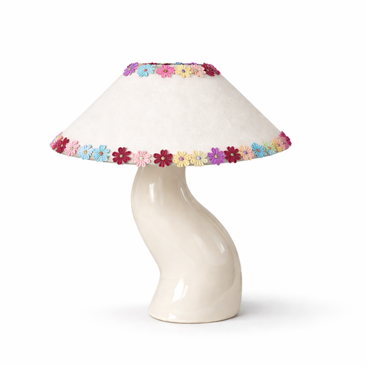 The sun-kissed Daisy lamp